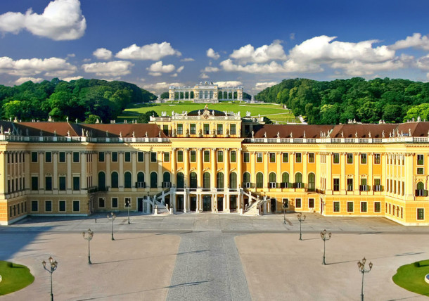     Schoenbrunn palace with Gloriette in back 